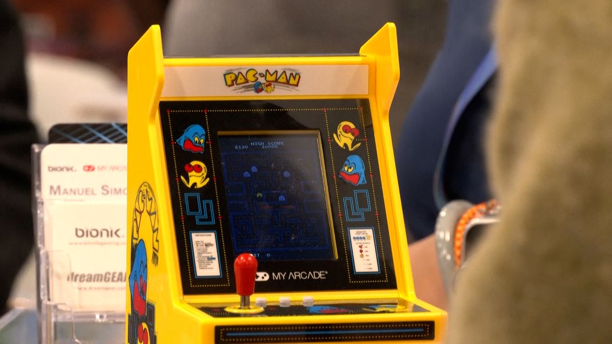 Nostalgie ovládla největší technologickou výstavu. Vracejí se arkádové hry i retro konzole